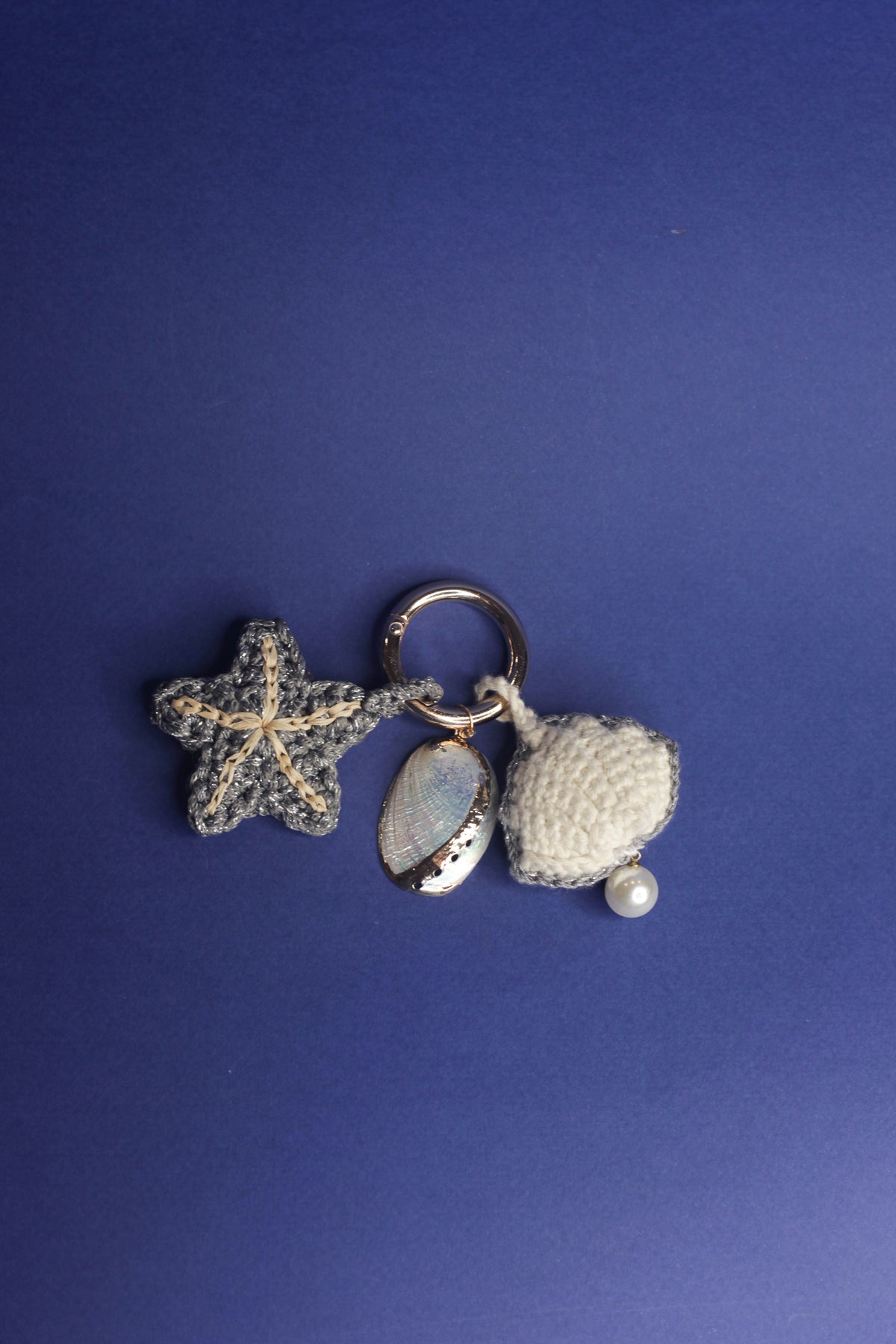 Charm sao biển raffia và vỏ sò Coto