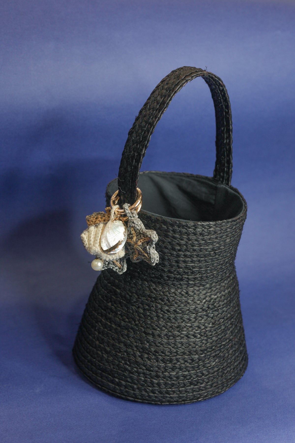 Charm sao biển raffia và vỏ sò Coto