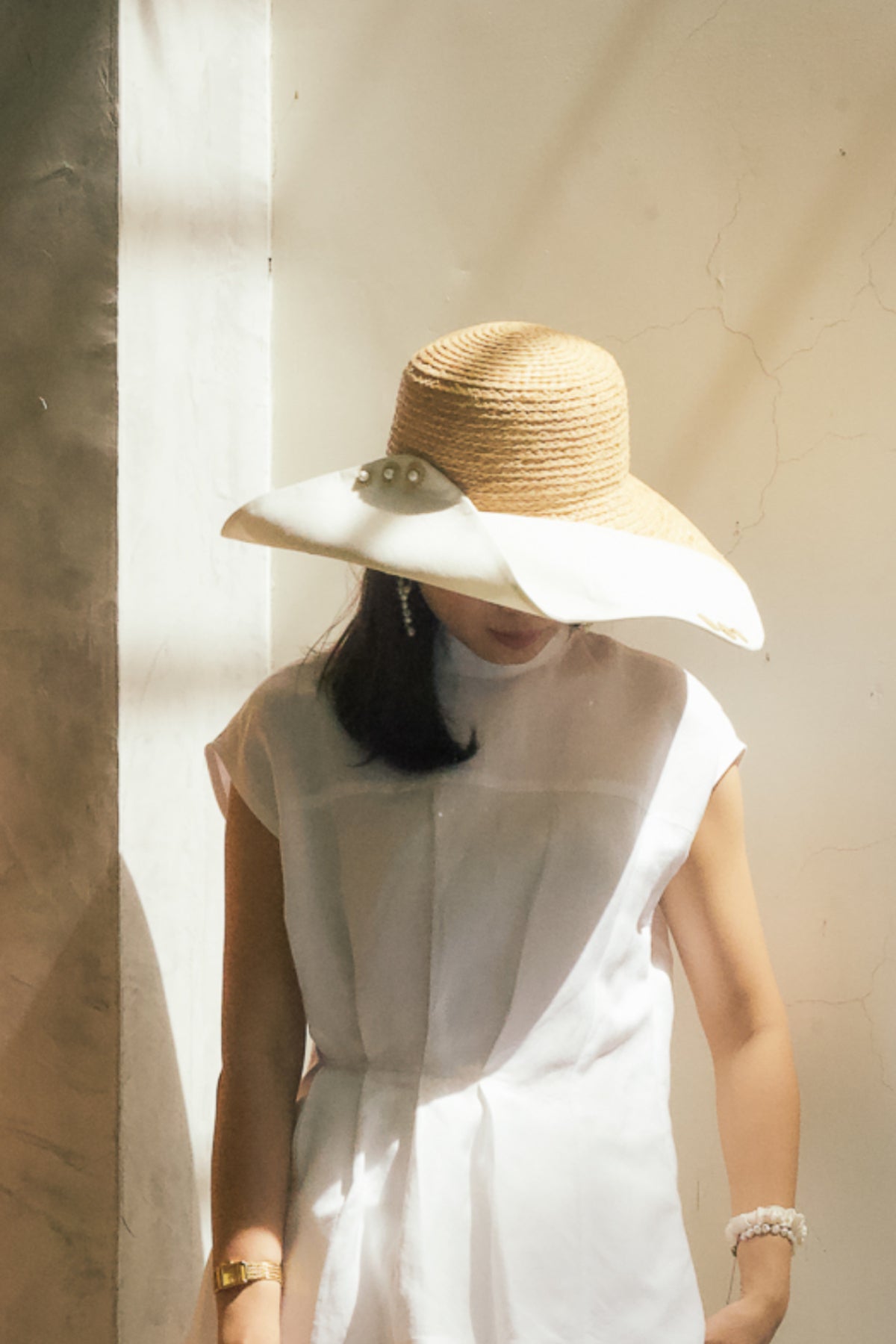 Chapeau à bord large Romy de raphia naturel et toile blanche