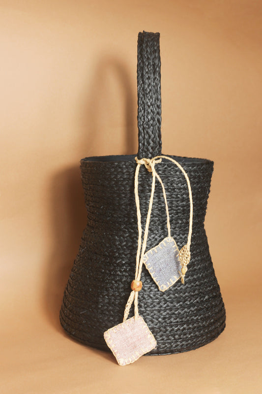 Sac carafe en raphia noir Arybayo