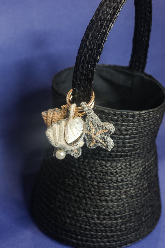 Charm nacre Coto, étoile de mer et coquillage raphia