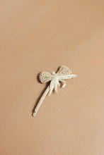Charger l&#39;image dans la visionneuse de galerie, Dragonfly raffia hair clip