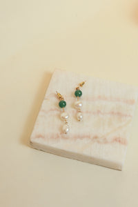 Boucles d'oreilles pendantes perle et jade Meggie