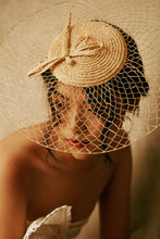 Load image into Gallery viewer, Midi Casta raffia fascinator