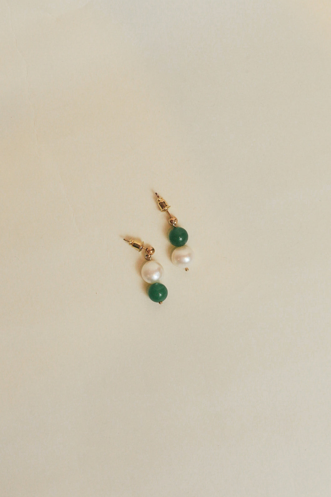 Boucles d'oreilles minimalistes en pearle et jade Philo