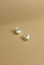 Load image into Gallery viewer, Scallop gold-plated earrings