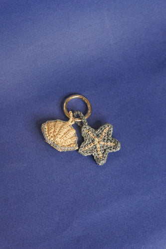 Charm étoile de mer et coquille de raphia argentés