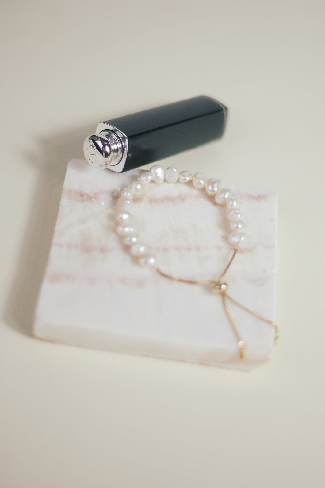 Simple baroque pearl bracelet