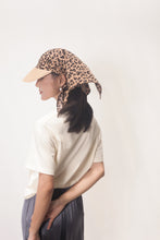 Charger l&#39;image dans la visionneuse de galerie, Chapeau foulard Shadan en raphia et soie léopard