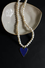 Load image into Gallery viewer, Yves lapis lazuli heart charm pearl necklace