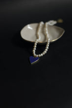 Load image into Gallery viewer, Yves lapis lazuli heart charm pearl necklace