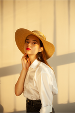 Load image into Gallery viewer, Lubéron wide brim raffia straw hat with hand-crafted rice flower bouquet from natural raffia