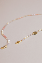 Charger l&#39;image dans la visionneuse de galerie, Sunset dark pink crystal, pearl and nacre mask chain
