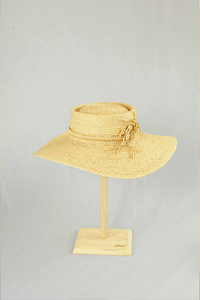 Lubéron wide brim raffia straw hat with hand-crafted rice flower bouquet from natural raffia