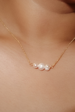 Load image into Gallery viewer, Trio Baby pearl necklace