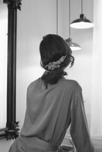 Charger l&#39;image dans la visionneuse de galerie, Reflective Pace - Resort 2020, Eco luxury, Amytis hair slide, Raffia