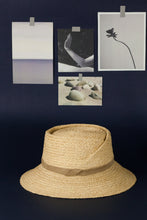 Charger l&#39;image dans la visionneuse de galerie, Audrey raffia fedora hat with pleats on brim