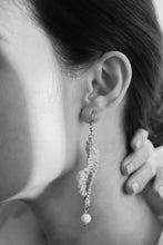 Charger l&#39;image dans la visionneuse de galerie, Reflective Pace - Resort 2020, Eco luxury, Jewellery, Cerutia drop earrings