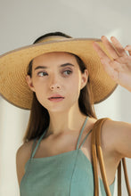 Charger l&#39;image dans la visionneuse de galerie, rollable raffia hat made in Vietnam 