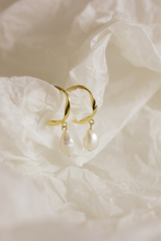 Load image into Gallery viewer, Cloud pearl earrings