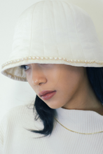 Load image into Gallery viewer, Vaud silk bucket hat with pearl brim