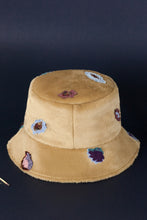 Charger l&#39;image dans la visionneuse de galerie, Bucket hat made from eco fur with colorful leopard pieces