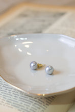 Load image into Gallery viewer, Moon Egg pearl earrings
