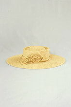 Charger l&#39;image dans la visionneuse de galerie, Lubéron wide brim raffia straw hat with hand-crafted rice flower bouquet from natural raffia