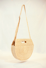 Load image into Gallery viewer, When you look at marjorlie you can think of pictures of faces. The curve of the bag is sewn smooth. The outer surface is natural raffia knit creating a balance between color and shape. Thick lining.